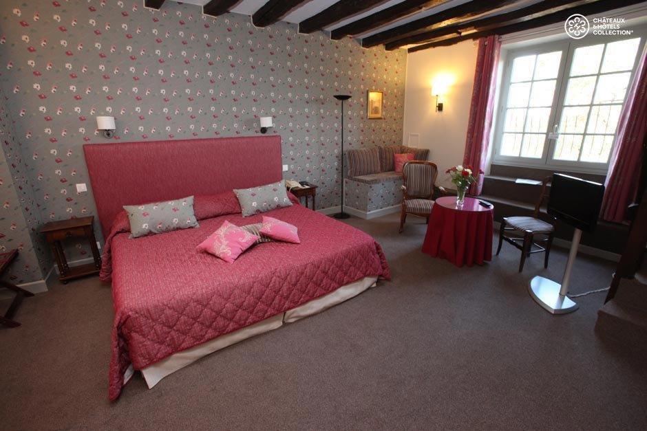 Hotel Chateau De Castel Novel - Les Collectionneurs Varetz Room photo